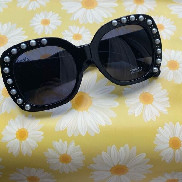 Charming Charlie Black sunglasses with Pearl accents - Picture 1 of 6
